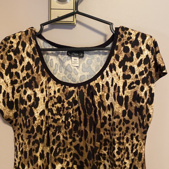 Animal Print Top - Picture 2 of 4